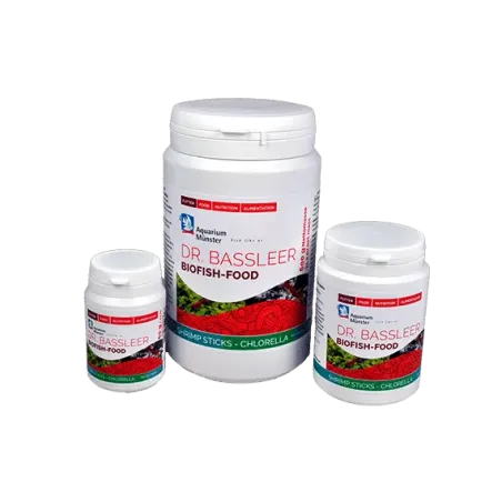 Les Shrimp Sticks Chlorella de la gamme Dr. Bassleer’s Biofish Food sont des bâtonnets alimentaires coulants spécialement formul